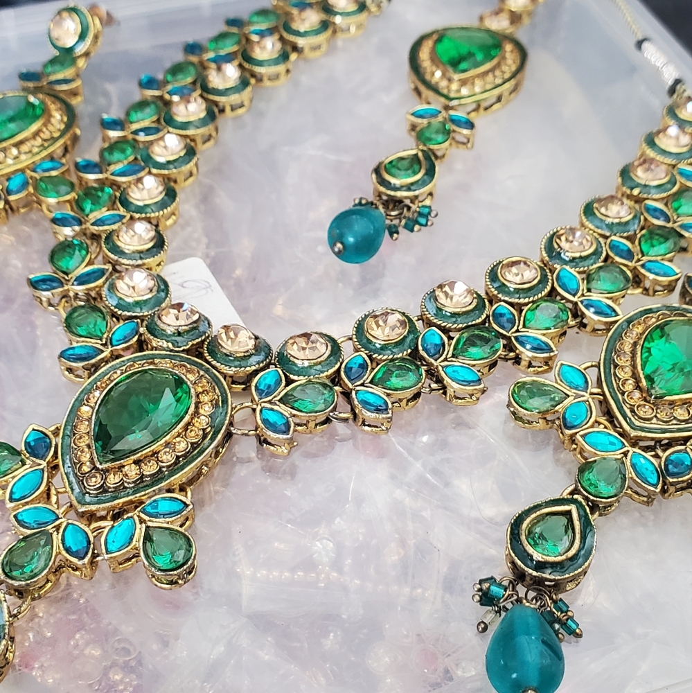 Indian Green and Gold Necklace Set